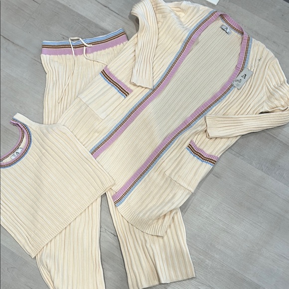 Sweaters - NWT 3 piece 🥰Cream Ribbed Knit sweater Cardigan Set with pull on pants size L/xl